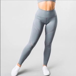 Alphalete Light Grey Compression Aero Leggings